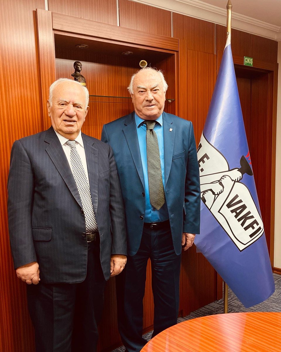 Denetim Kurulu Başkanımız Aydın Özyar ve Denetim Kurulu Üyemiz Naim Durmaz, 2021-2022 Denetim Raporu hazırlık çalışmalarını, okullarımızın ardından Genel Merkezimizde yürüttükleri çalışmalarla sürdürüyor.