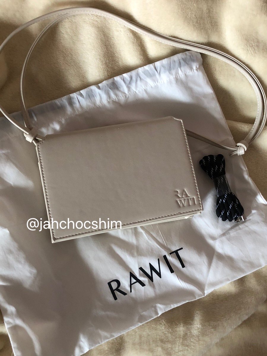 JahChocShim's tweet photo. ส่งต่อน้องกระเป๋า rawit รุ่น raw bag สี ivory ค่า~ส่งต่อแค่ 890 รวมส่งค่า แค่ลองสะพาย น้องใหม่แบบออกมาจากร้านเลยงับ ในช็อป 1190 นะคะ #rawit #ของมือสอง #ตลาดนัดมือสอง #กระเป๋ามือสอง #กระเป๋าrawit #ส่งต่อกระเป๋า #ขายของมือสอง https://t.co/fn09V3FnxT