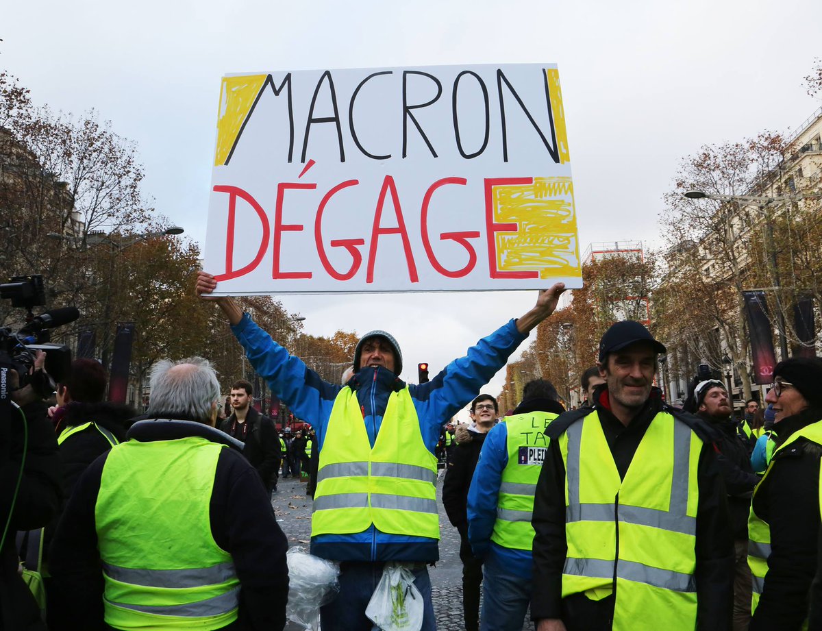 Voltuan's tweet photo. #Ludosky ne sera pas la seule a appeler à descendre dans les rues de France et de Navarre !! Tous les #giletsjaunes le feront et réoccuperont les ronds-points !! #Voltuan activiste international avec @GiletsJaunesFr_ @CerveauxNon @ElsaFaucillon @VillaniCedric @rglucks1 @davduf https://t.co/pJGdf8Jku2