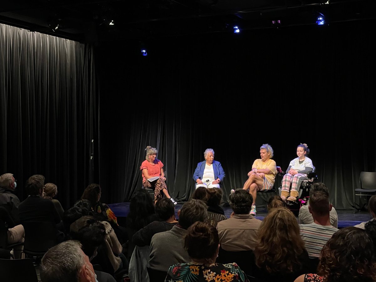 Insightful conversation on public #psychwards w/ Qualia artists <a href="/_HeidiEverett/">Heidi Everett</a> of Schizy Inc &amp; Maggie Toko, Andrew Lewis &amp; Jessica Cochran <a href="/scigallerymel/">Science Gallery Melbourne</a> tonight! 
Talking about importance of lived experience in the system, intersectionality &amp; culturally appropriate approaches.