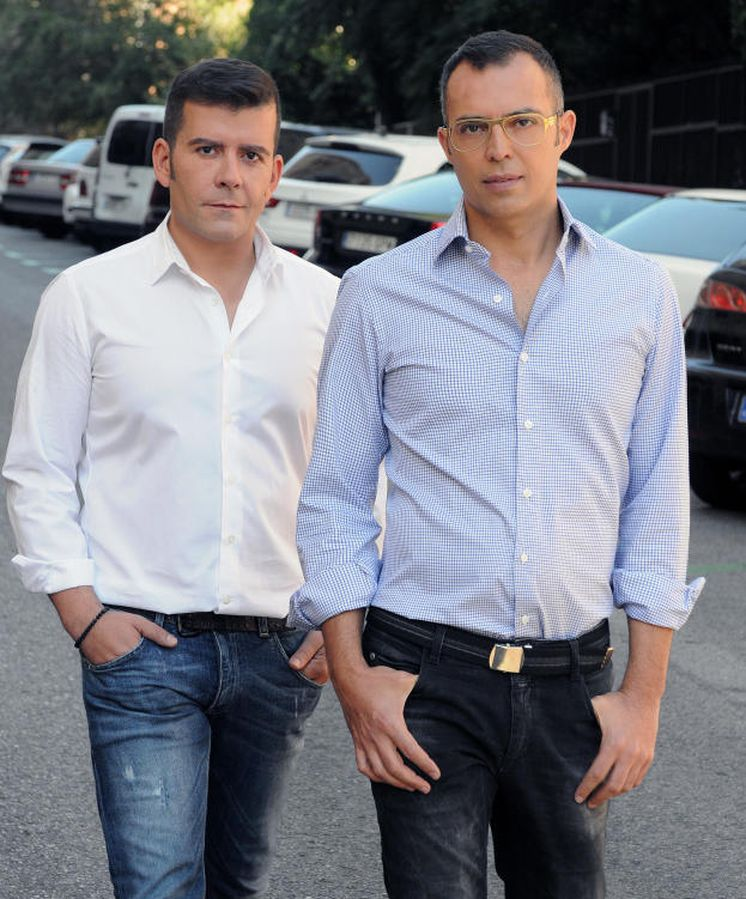 SydneyWellingt1's tweet photo. ÓSCAR CORNEJO y ADRIÁN MADRID dicen que son personas anónimas y piden que no se publiquen sus fotos.
Lo siento, chicos! La actualidad manda. Salís en el sumario de la Operación Luna.
De mi parte, tenéis asegurada una foto al día! Una pequeña contribución.
 #YoMeRebelo30M https://t.co/t1hU31f4qA