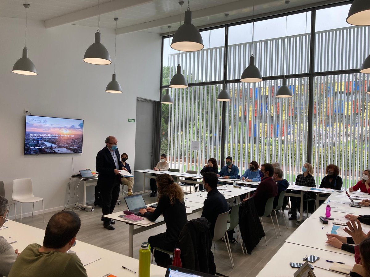 m4_social's tweet photo. 📍Avui som a @fundesplai 

💻Amb @fundacionTef hem organitzat la sessió: 'Taller de persones expertes sobre transformació digital en l'acció social'.

💡L’objectiu és compartir visió, coneixement, iniciatives i interessos sobre la transformació digital de l'acció social. https://t.co/jf3oa28S1h