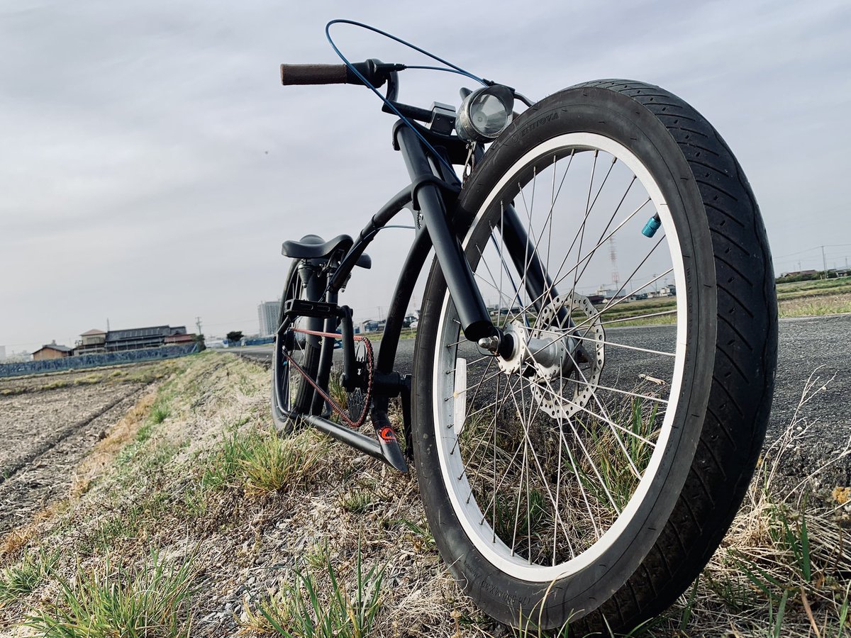 romesama_'s tweet photo. " Ruff Cycles Smyinz "

久々乗りたくなって出してみたら原付にハンドル付け替えたの忘れてた（笑）
メンテして少しポタってきました♪
やっぱカッコいいな😍

#RuffCycles
#CustomBicycle
#CustomCruiser
#StretchCruiser
#ビーチクルーザー
#ファットバイク
#FatBike https://t.co/oqYbmjmBwe