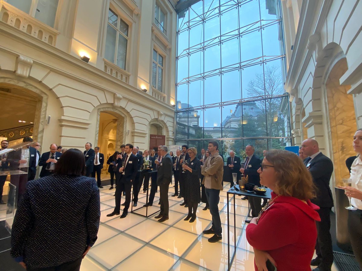 SMMT's tweet image. Great to officially launch the SMMT Brussels office at our Spring Auto Reception last night, helping set out the foundation for a prosperous EU-UK relationship

Special thanks to @EstherLynchs, DG Secretary, @etuc_ces &amp;amp; Sigrid de Vries, Secretary General, @CLEPA_eu for speaking