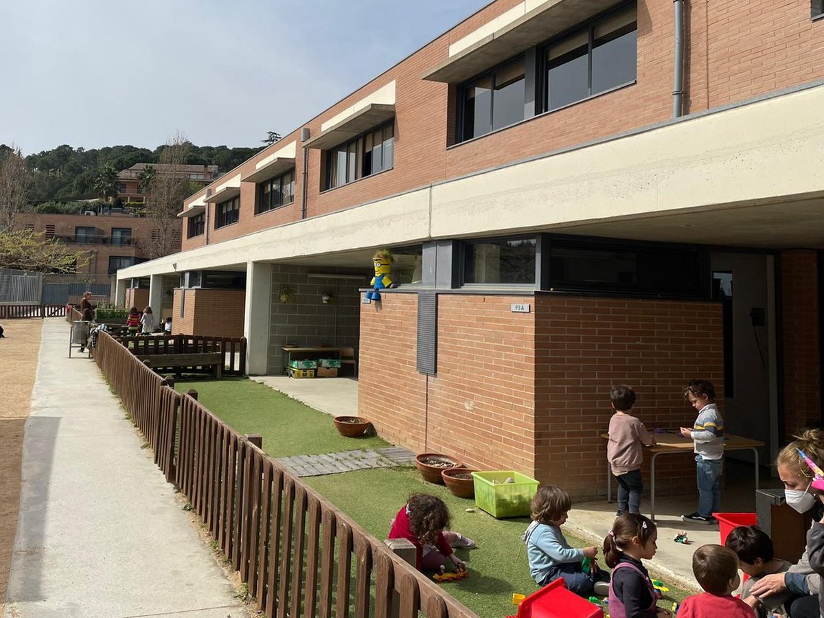 SSTTMVO's tweet photo. A Cabrils @ajcabrils, hem conegut de la mà de l´equip directiu, les instal·lacions i els projectes per l'alumnat de #EscolaMasMaria. L'Alcaldessa Maite Viñals i l'Inspector Vicenç Roig ens han acompanyat. Bona sintonia i col·laboració! #4Cordes #AulaSteam #Innovació https://t.co/NU38KkSqsg
