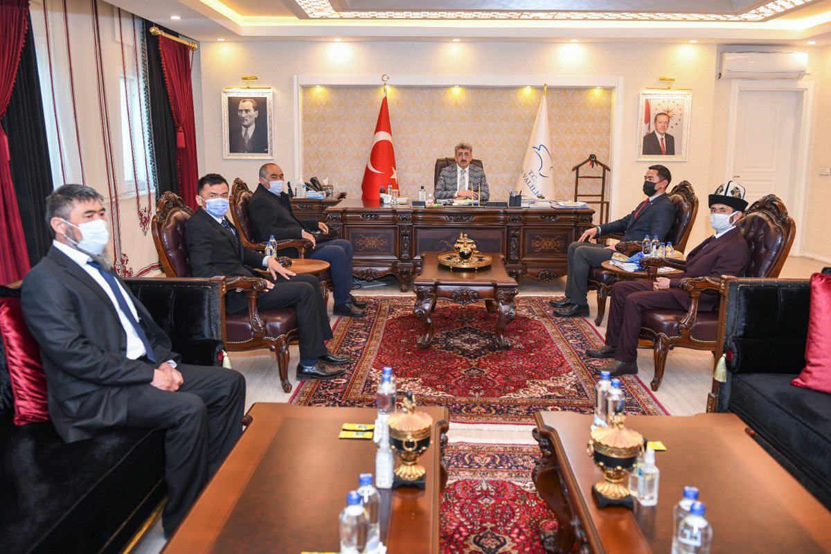 T.C. Van Valiliği 🇹🇷 (@tcvanvaliligi) on Twitter photo Erciş Ulupamir Teşkilat Başkanı Cengiz Taç, Kültür ve Dayanışma Başkanı Cemşit Horasan, Okul Aile Birliği Başkanı Hasan Şanlı ve Mahalle sakinleri, Valimiz Sn. Mehmet Emin Bilmez'i makamında ziyaret etti.
<a href="/valibilmez/">Mehmet Emin Bilmez</a> Erciş Ulupamir Teşkilat Başkanı Cengiz Taç, Kültür ve Dayanışma Başkanı Cemşit Horasan, Okul Aile Birliği Başkanı Hasan Şanlı ve Mahalle sakinleri, Valimiz Sn. Mehmet Emin Bilmez'i makamında ziyaret etti.
<a href="/valibilmez/">Mehmet Emin Bilmez</a>