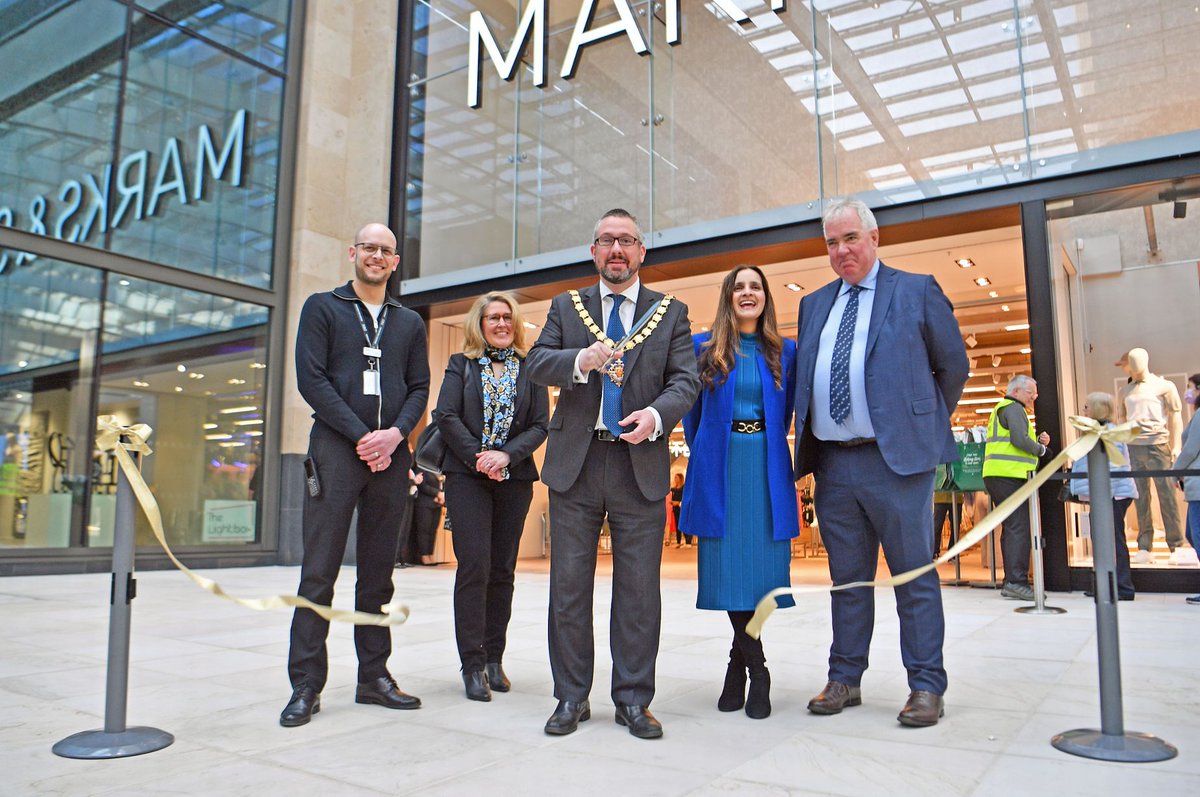 WokChamber's tweet photo. #wokingwednesdays #wearewoking #wokingworks #wokingbusiness
The Mayor of Woking, councillor Liam Lyons, and leader of Woking Borough Council, councillor Ayesha Azad were in attendance to cut the ribbon.
https://t.co/tsgrgf7Ttl https://t.co/OBC8sMRjhN