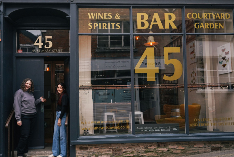 welshfooddrink's tweet photo. New Gin Bar Opens Doors in Cardigan
https://t.co/hBD7b1NO6O
#inthewelshwind #cardigan #ginbar #drinkblogger #drinkbloggers #welshfoodanddrink #foodanddrinkwales #foodanddrink #welshdistillery https://t.co/Siqv4QYYcP