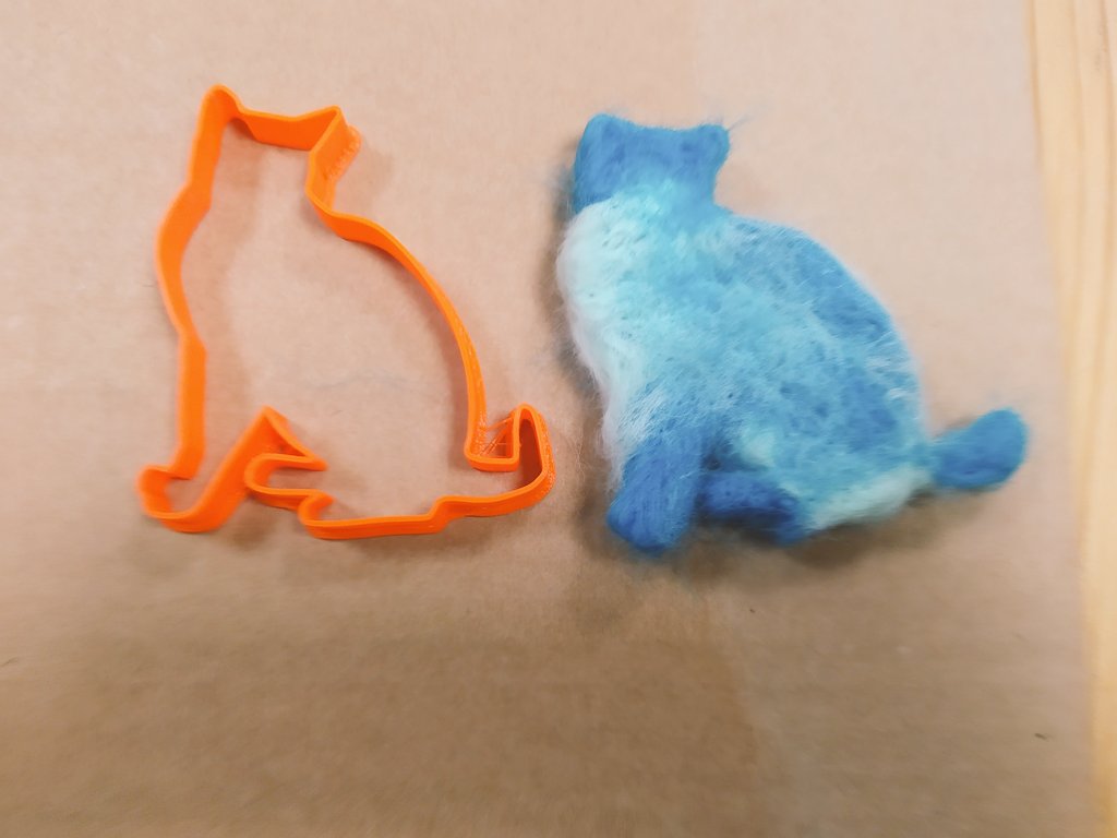concreted0g's tweet photo. One of the little experiments from last nights @GwlanMM #MadeWithWool using a #3Dprinted cookie cutter as a pin felting guide. https://t.co/msGKLk4PwD