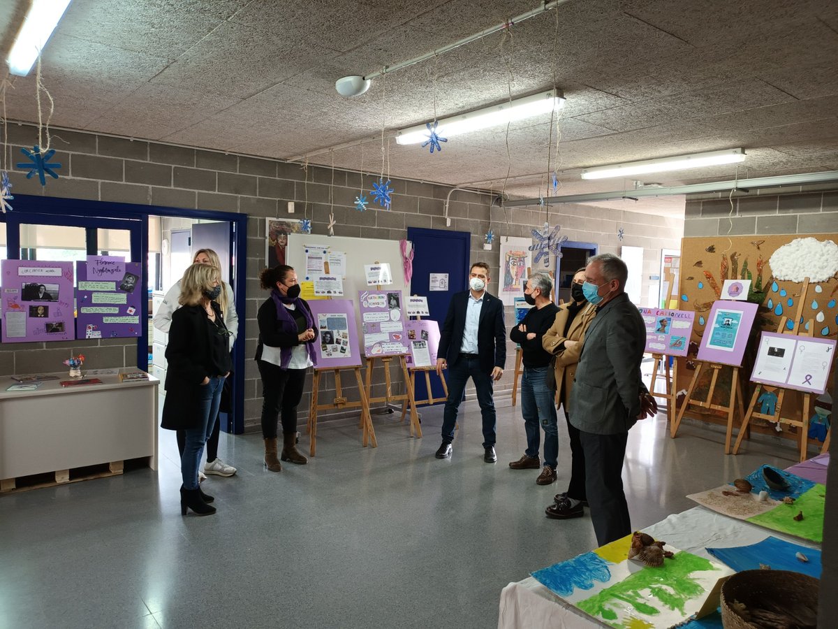 SSTTMVO's tweet photo. A Cabrils @ajcabrils, hem conegut de la mà de l´equip directiu, les instal·lacions i els projectes per l'alumnat de #EscolaMasMaria. L'Alcaldessa Maite Viñals i l'Inspector Vicenç Roig ens han acompanyat. Bona sintonia i col·laboració! #4Cordes #AulaSteam #Innovació https://t.co/NU38KkSqsg