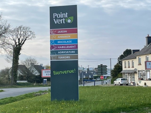 EuredenGroup's tweet photo. Après 18 mois de fermeture, suite à un incendie, le nouveau #PointVert de Corlay (22) est prêt à vous accueillir 🙂! Près de 800 m2 vous attendent avec une offre pro (bricolage, électricité.. .) et grand public (jardin, terroir, fleurs🌷...) https://t.co/noowIsn2IR
