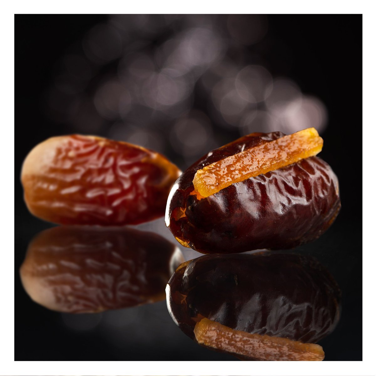 Bateelgourmet's tweet photo. Cultivated using sustainable farming practices, Bateel's organic dates present numerous health benefits. Dates are considered as a natural superfood rich in fibre, antioxidants, and vitamins. #DiscoverTheDifference #BateelDates https://t.co/7KaWjYochm