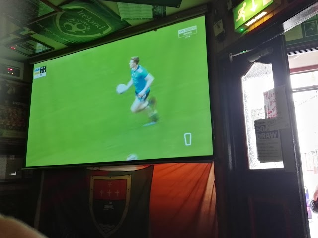 randompubbot's tweet image. The Shamrock Bar; Square Claremorris, Clare, Claremorris, Co. Galway, Ireland google.com/maps/place/?q=…