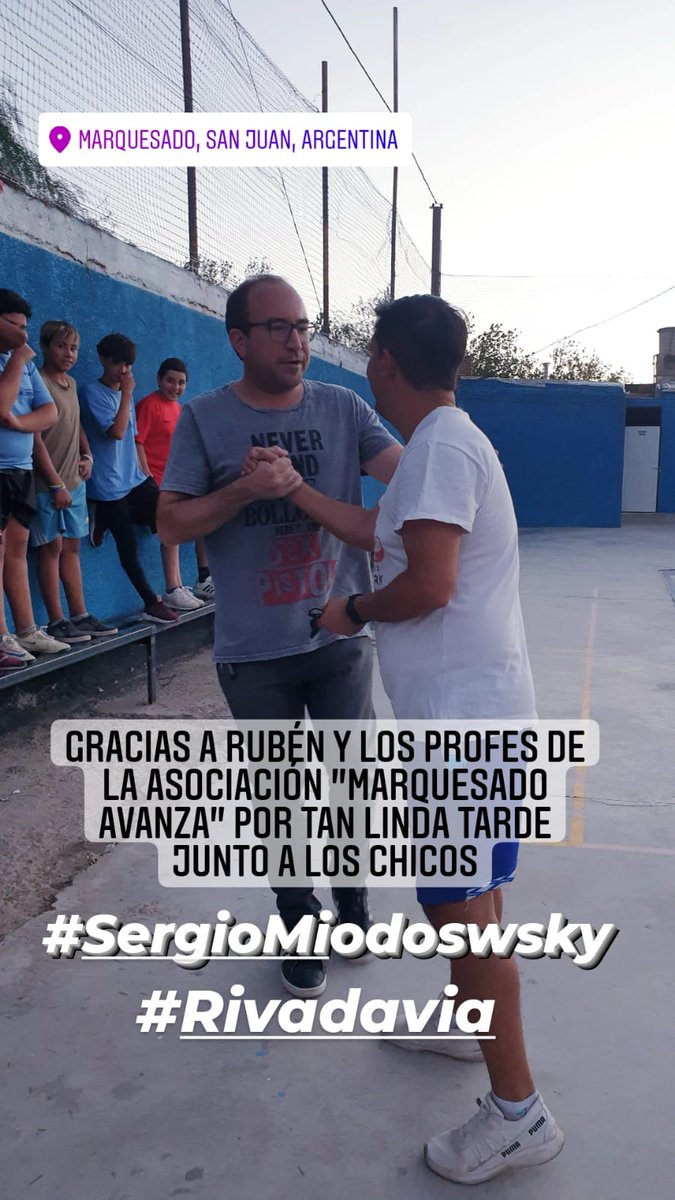 Rubén es alguien que le gusta apostar al futuro. A través del fútbol contiene y mantiene a más de 100 jóvenes de marquesado fuera de las calles. Tiene como herramienta para este fin su gran entusiasmo y la asociación "Marquesado Avanza"
¡Felicito a el y sus profes!