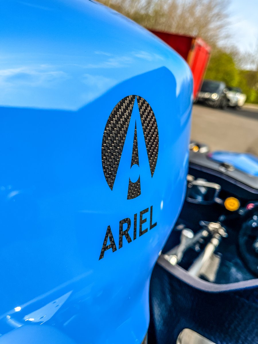 ArielMotorCo's tweet photo. A fresh new colour for our 2022 Atom 4 demonstrator 🔵

#ArielAtom4 #SeriousFun #ariel #atom #atom4 #arielmotorcompany #blue #carbonfibre #demonstrator #demo https://t.co/CtJCAfcNyZ