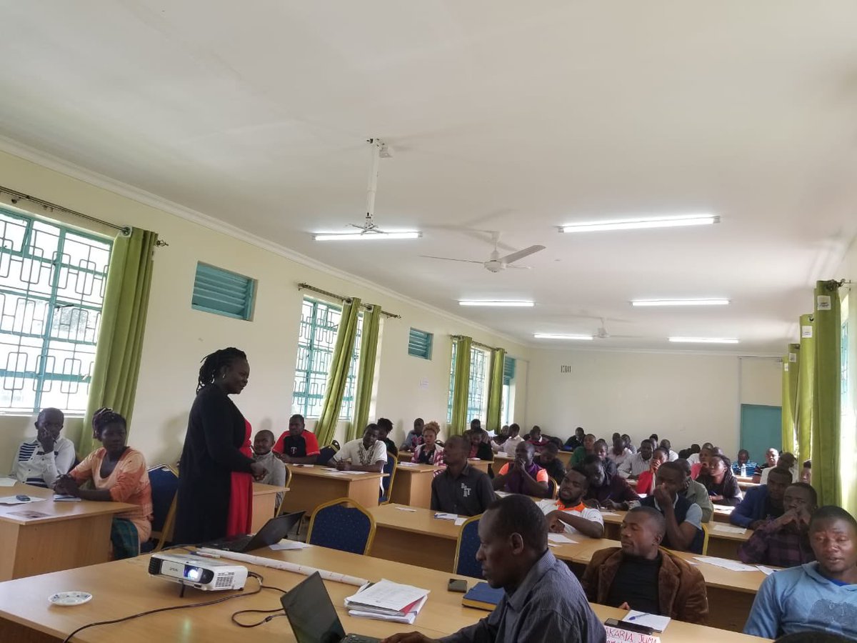 FAOKenya's tweet photo. .@FAOKenya through the #IntegratedCountryApproach youth project in collaboration with @County037 trains youth beneficiaries under the fish value chain in pond construction and rehabilitation at the Kakamega-Bukura ATC. https://t.co/JLsg4YeCGN