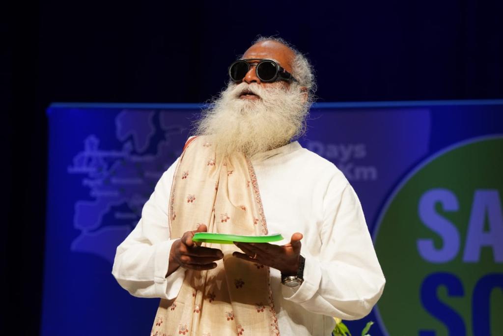 cpsavesoil's tweet photo. Knowing @SadhguruJV love of frisbees, volunteers gift Sadhguru a frisbee that he playfully throws to members of the audience.

#SaveSoilLjubljana #SaveSoil
Action now: https://t.co/z6MmqMf5nE
#ConsciousPlanet

@goranvisnjic
@VidValic https://t.co/ThhsfmjC24