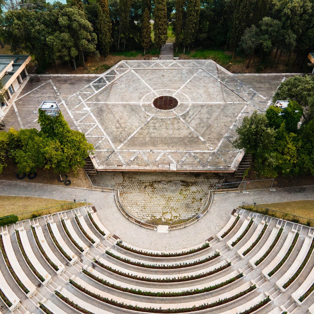 FondazioneGCini's tweet photo. Dal 10 aprile #RiapreilTeatroVerde opera dell’architetto #LuigiVietti e torna accessibile al pubblico parzialmente restaurato: fino al 1 maggio sarà visitabile nel contesto di #HomoFaberEvent e dal 20 maggio con il programma di visite guidate https://t.co/uyIwVSe9rD https://t.co/MCe387nkZm