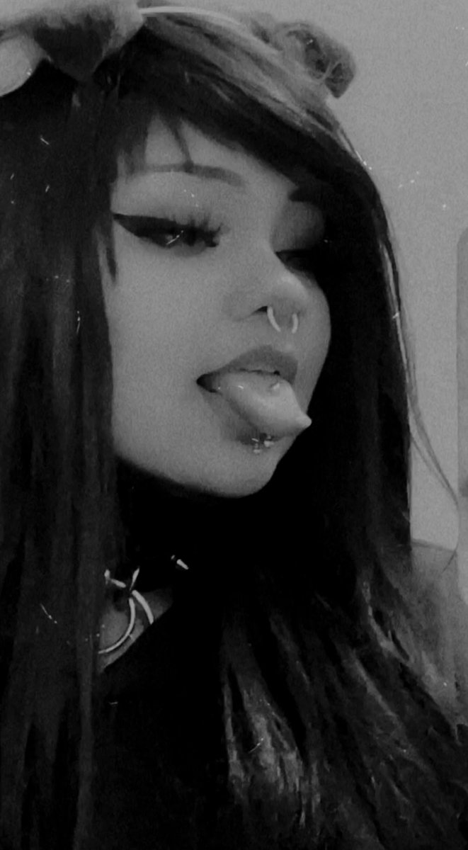dumbmutt_'s tweet photo. anyone need a mentally ill stoner bf who has a fat ass n loves genshin?? i give good head and ever better cuddles fr https://t.co/C0tzgLfgID