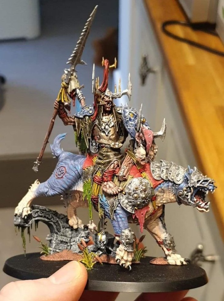 eenybish's tweet photo. Progress update! Just some final touches left.... maybe. #kruleboyz #greatgnashtoof #killaboss #paintingminiatures #WarhammerCommunity #warhammer #WIP https://t.co/UrMETy2wPc