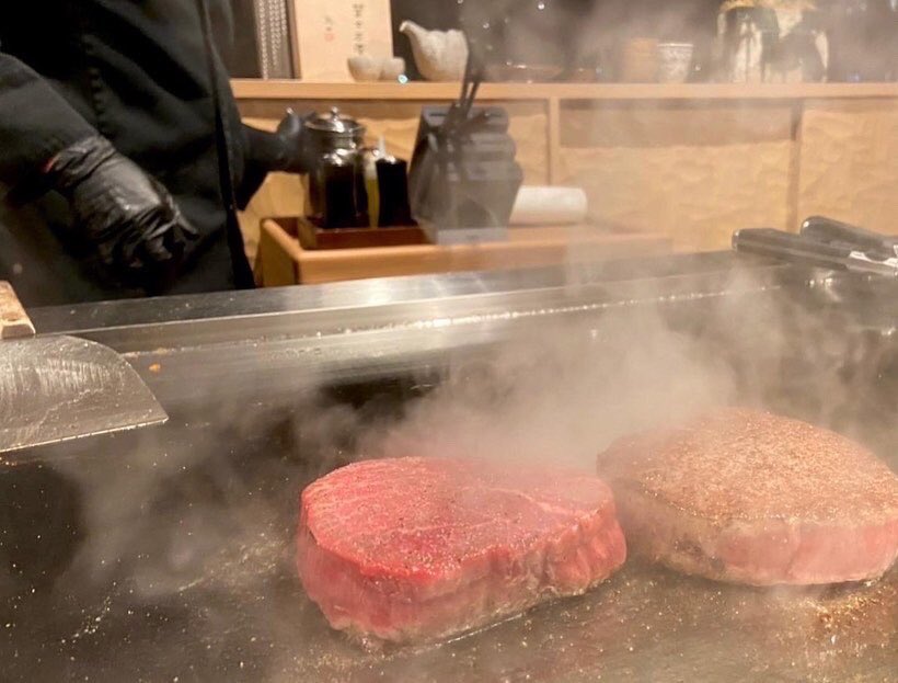 grandwmito's tweet photo. 当館内にあります
鉄板焼レストラン『SHIKISAI』では
連日ご予約のお客様にお越し頂いております🍀

SHIKISAIでは選りすぐりの食材を使用しており
ご来店された皆様にここでしか味わえない特別なフルコースを
堪能して頂いております😋

特別なお料理で
素敵なお時間をお過ごしください✨

#シキサイ https://t.co/rxsfZx0Ga6