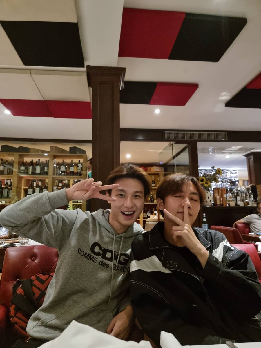 gunnapatn's tweet photo. ท่าโพสวันเกิด @Mmarksiwat คือรู้เลยว่า ตรวจ atk มาเยอะ 👻🤪 HBD jya
#22ndBDMARKSIWAT https://t.co/1u4R4GXKVr