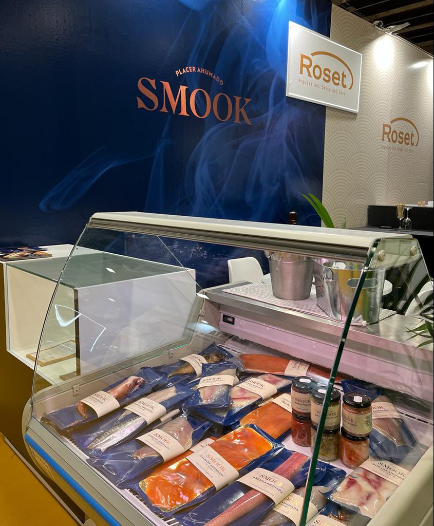 madridfusion's tweet photo. El sabor del mar está en #MadridFusion2022 en el stand de #AngulasRoset, las angulas del delta del ebro, y #Smook, el verdadero placer ahumado. 🌊 https://t.co/2mUwH5Dz51