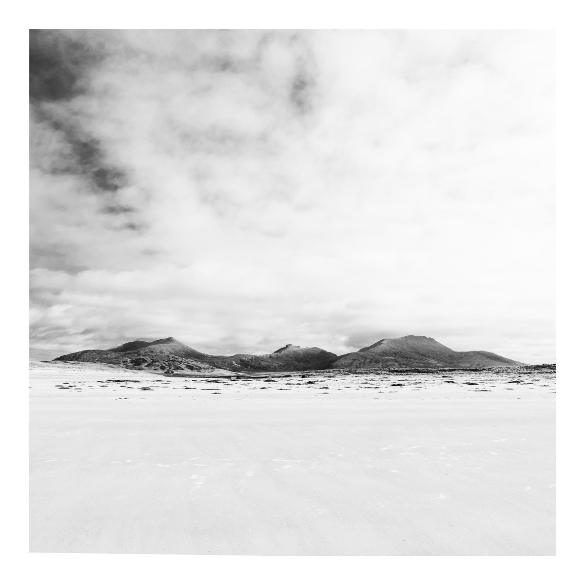 AnSolasOir's tweet photo. South Uist, 2021.
Hills of South Uist from Howmore beach.
From Innse Gall Exhibition at Taigh Chearsabhagh until April 30th.
#innsegall #uist #outerhebrides @Taigh_C @UistArts @OuterHebs https://t.co/cUl9fONMxf