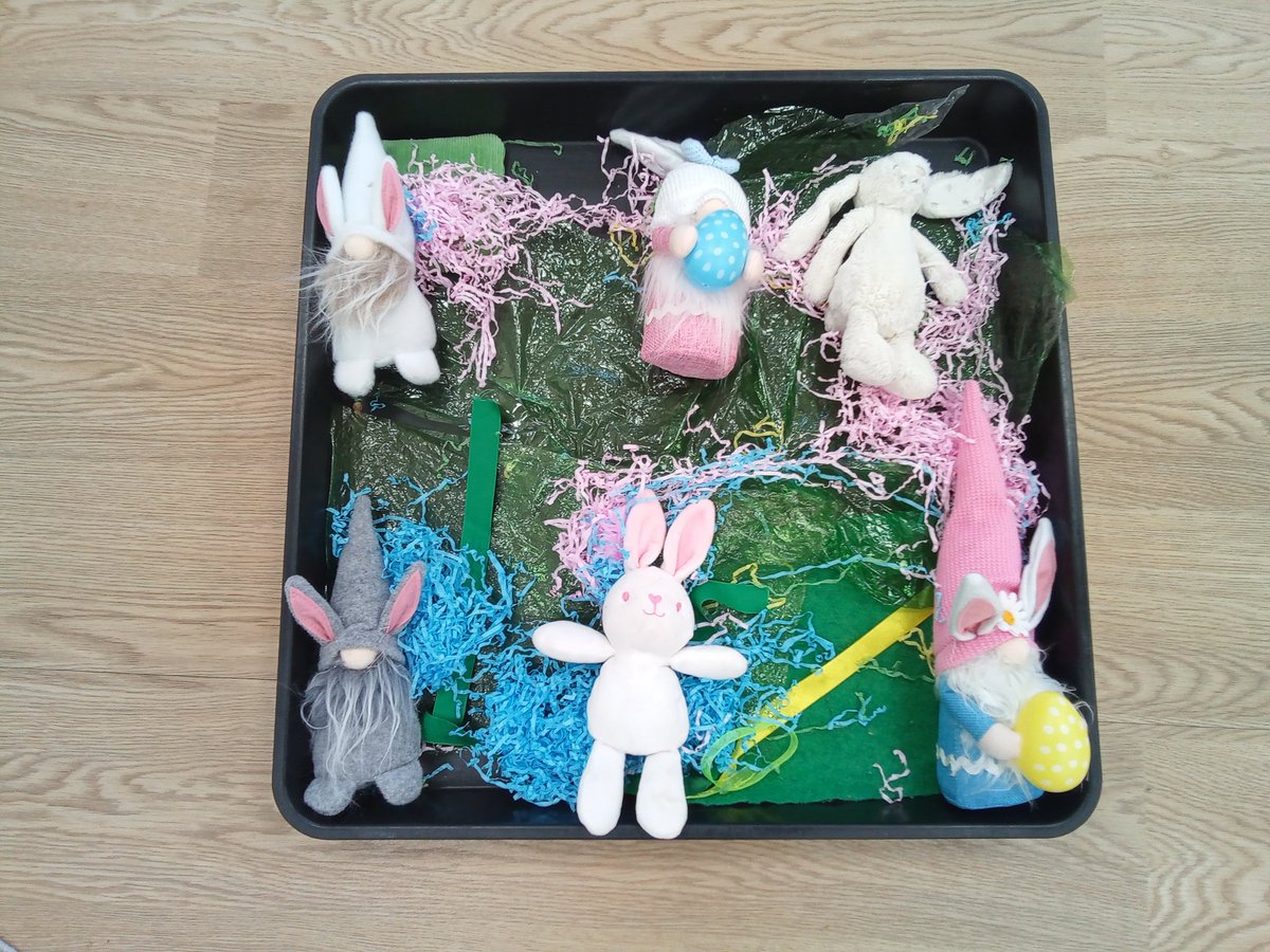 AshbridgeMaxy's tweet photo. Exploring a bunny themed tray in Snowdrops this morning #shreddedpaper #bunnies #springtime #almosteaster https://t.co/Q7OAnnM7Jy