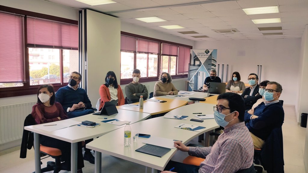 CLUSTERGRANITO's tweet photo. Arrancamos con el primer taller de digitalización 4.0. Interesante reflexión sobre el uso de las tecnologías vinculadas a DATA
@xunta #eligeplus #granito #granite #tecnologia #industria40
https://t.co/jlArRttY3S https://t.co/kASD45JWUE