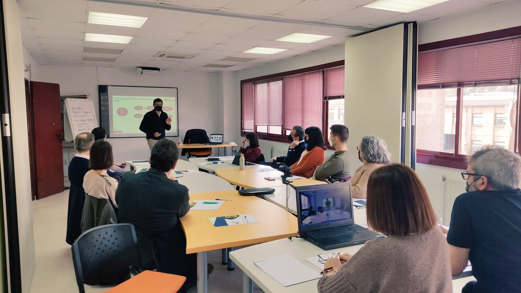 CLUSTERGRANITO's tweet photo. Arrancamos con el primer taller de digitalización 4.0. Interesante reflexión sobre el uso de las tecnologías vinculadas a DATA
@xunta #eligeplus #granito #granite #tecnologia #industria40
https://t.co/jlArRttY3S https://t.co/kASD45JWUE