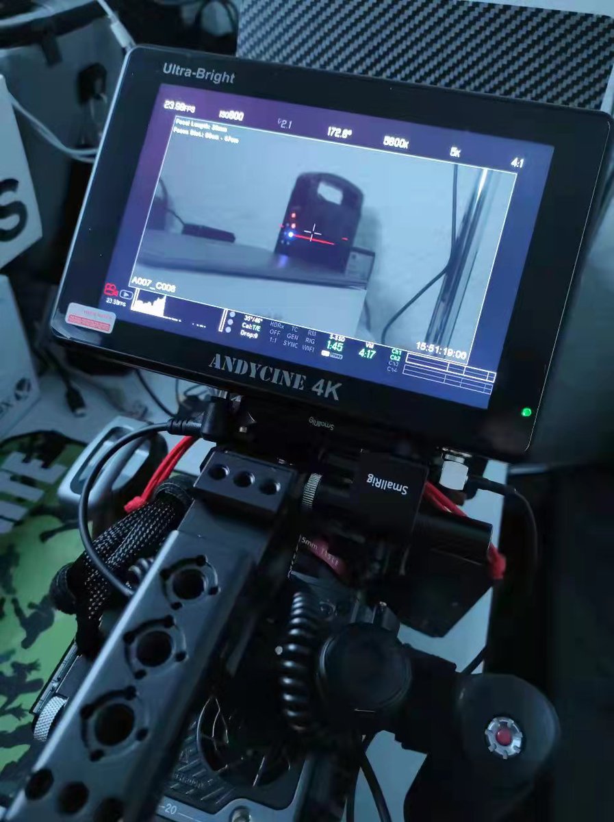 Andycinegear's tweet photo. New setup #RedScarletW camera and #Andycinec7s SDI monitor
More details: https://t.co/pZiy0H3UOh
#redscarletw #redscarlet #camera #andycinec7s #sdimonitor https://t.co/t1DNnCsSb0