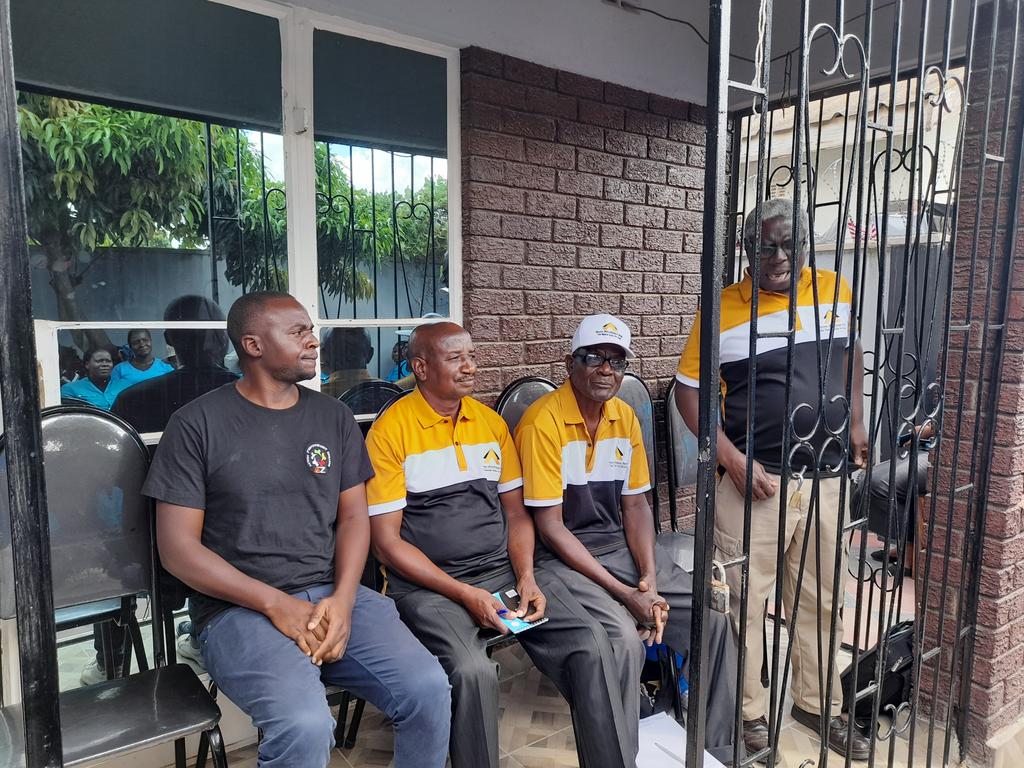 aezimbabwe's tweet photo. Pushing financial inclusion. AEZ Empowerment Interface with the women of Takunda Mukando Group in Chitungwiza and Success Microfinance Bank. #womenempoweringwomen #AEZ #Empowerment is Now! https://t.co/pbkS1z9Vzc