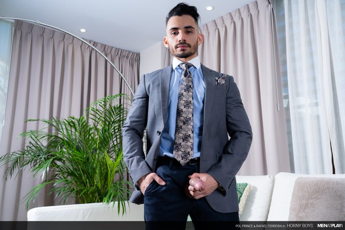 1 pic. ?Yes my friends, Portugal reigns supreme in gay porn...
Do not miss the debut of this hot Portuguese