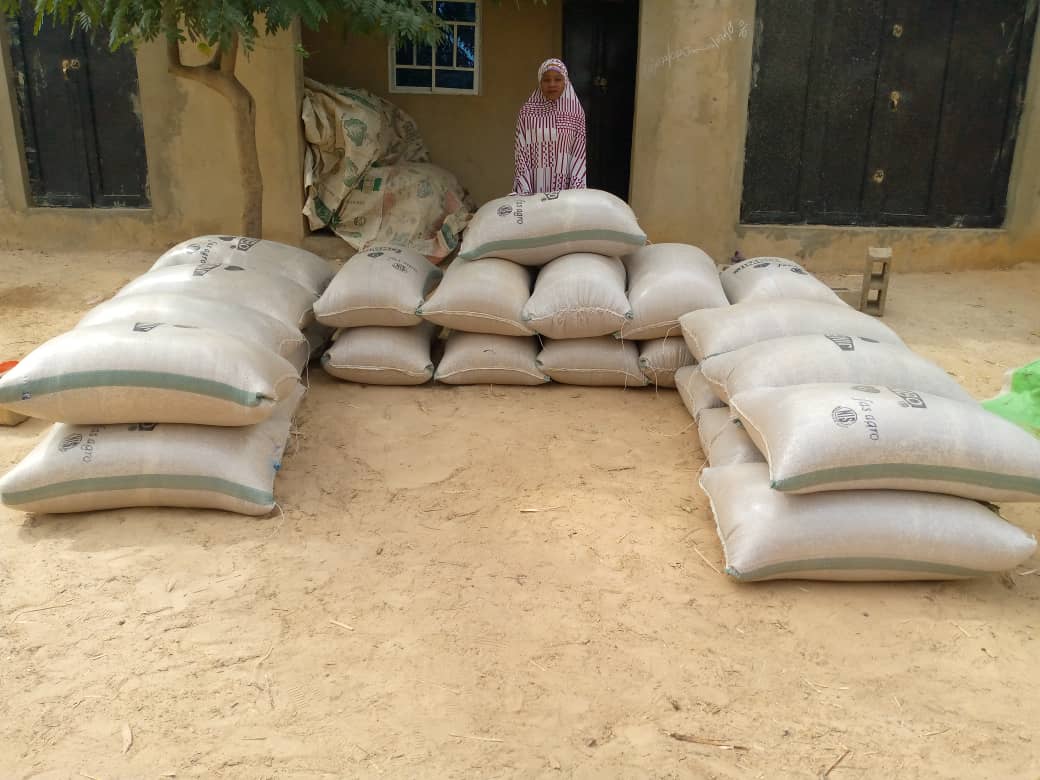 fmanng_'s tweet photo. Following the launch of the harvest season, #FMAN outgrowers continue to experience robust harvest this season ranging from 3tons per hectare to as high as 5.8MT/Ha from our Female outgrower in Jigawa; Mrs. Zarau Ashiru. 
#EmpoweringFarmers
#Foodsecurity https://t.co/AglEZ5uYMg
