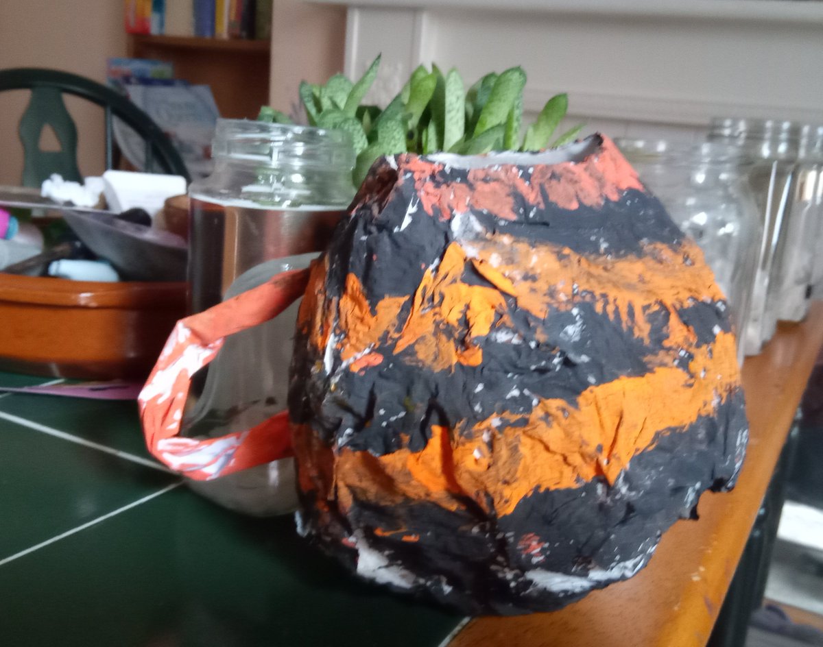 MistyTh32710371's tweet photo. Jack made a vase. Absolutely love it ❤️ https://t.co/1zAaq4lW7y