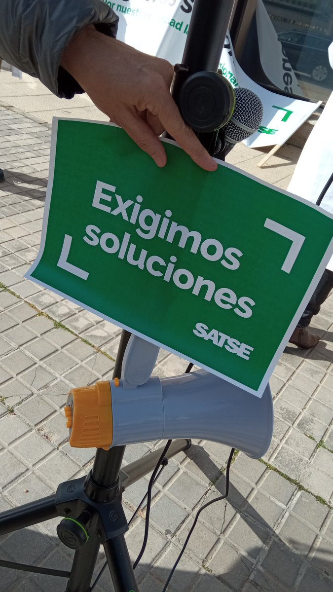 Enfermeras, enfermeros y fisioterapeutas se concentran hoy frente a la sede del SES para denunciar el grave deterioro que sufre la Sanidad Publica #ExigimosSoluciones