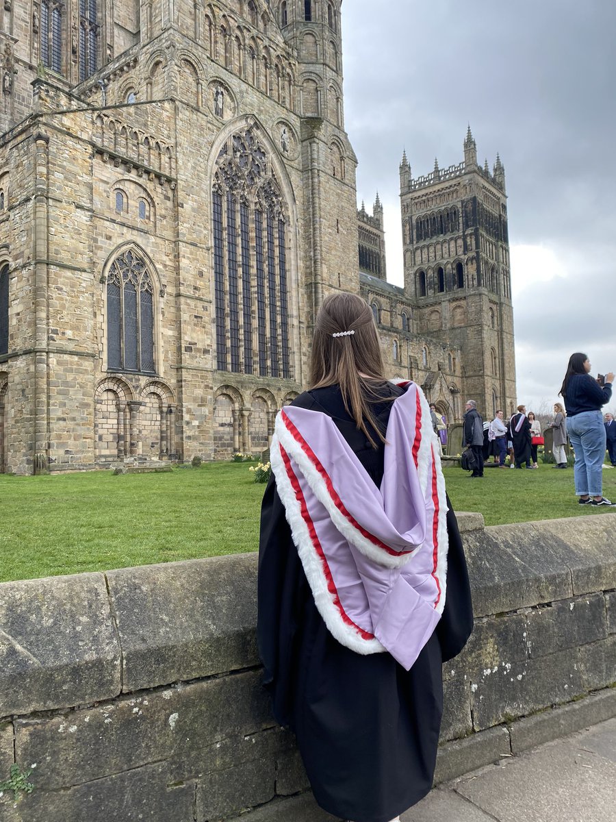 lydiak447's tweet photo. Yesterday I finally graduated from my 2020 degree with the very best people cheering me on 💜🎓 https://t.co/O1hucPBkiY