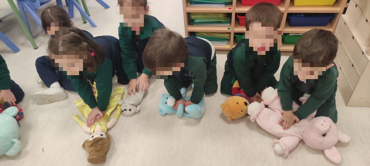 Aprendiendo RCP con <a href="/sarasalcedohbst/">Sarasalcedohbst</a> y <a href="/PilarHumanitas/">Pilar. Ef. Hbst</a>