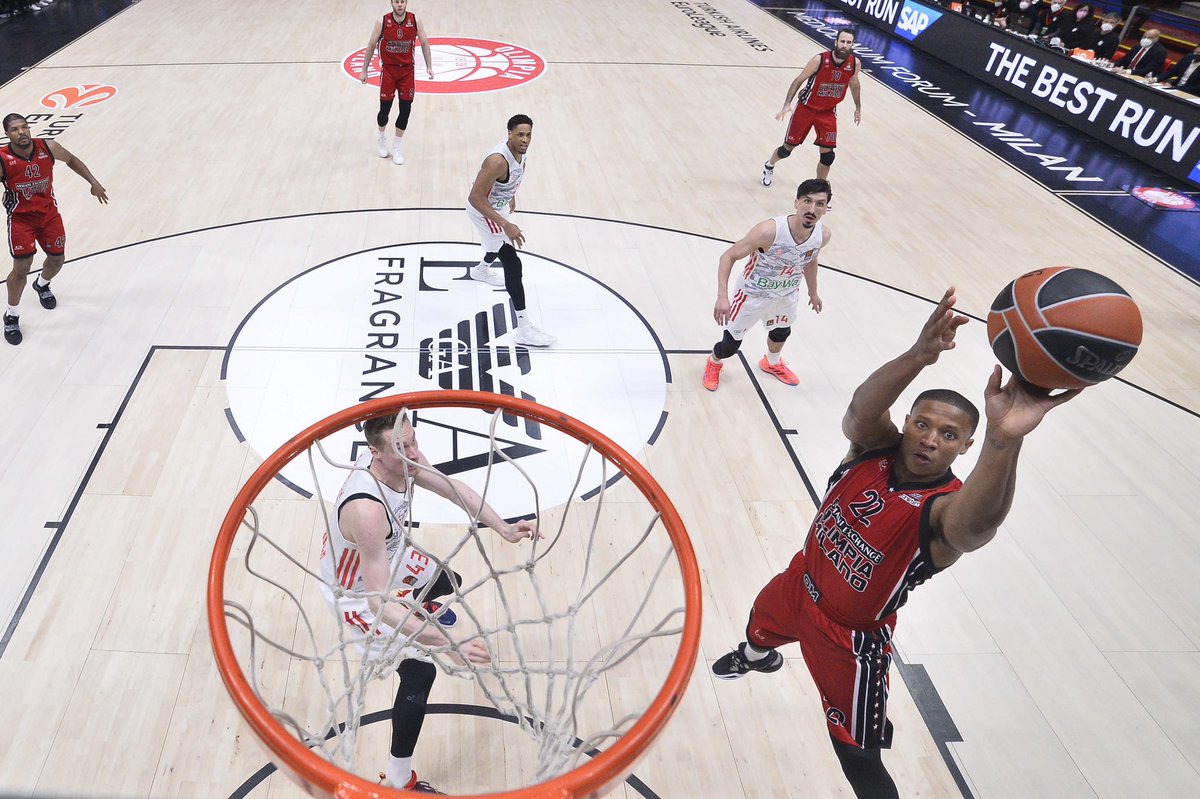 OlimpiaMI1936's tweet photo. Olimpia celebrated another historic night for Kyle Hines clinching home court advantage with a 84-77 win โช๏ธ๐ดโก๏ธ https://t.co/HWSG4jXqRM
๐ Shields 22, Hall e Melli 11, Rodriguez 9, Hines 8, Daniels, Datome e Tarczewski 6, Delaney 3, Ricci 2
#insieme #EuroLeague #AXMBAY https://t.co/OzNfpnaGMl
