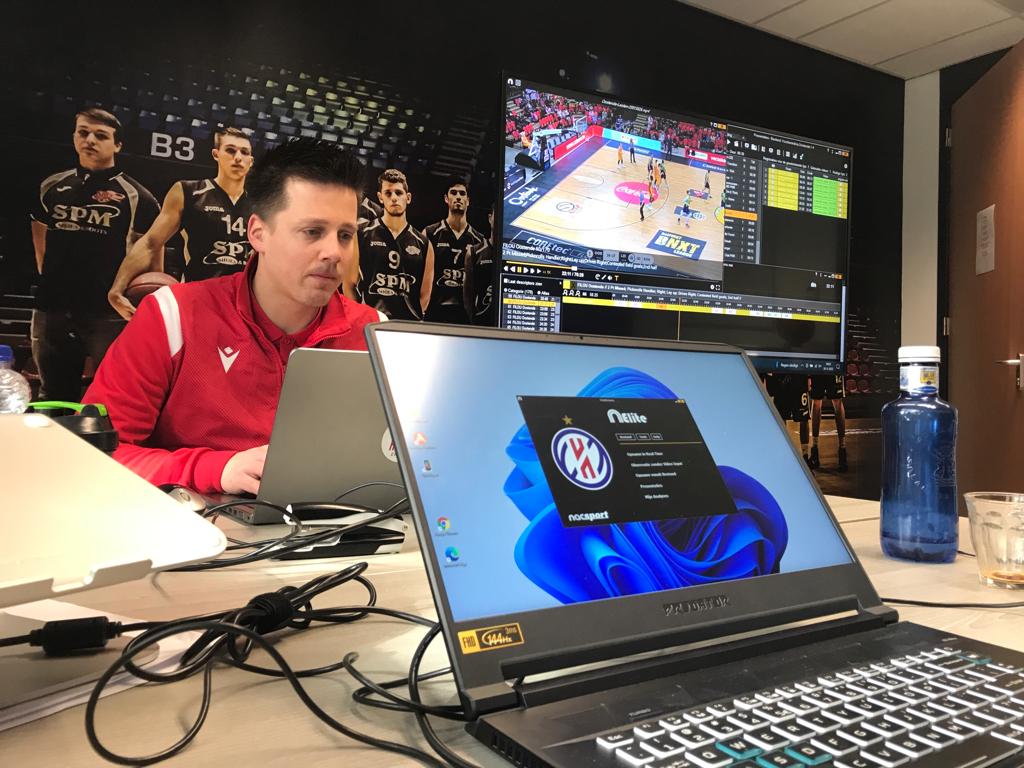 Net bij Erik Braal van <a href="/HeroesDenBosch/">Heroes Den Bosch 🏀</a> de laatste <a href="/Nacsport/">Nacsport</a> Elite update geïnstalleerd. 

Quote van Erik: "#Nacsport + @InStatBasket is the way to go voor ons"

Dank voor het delen van de foto en succes vrijdag tegen @FILOU_Oostende in de <a href="/BnxtLeague/">BNXT League 🇧🇪🇳🇱</a> 

#basketball #videoanalyse