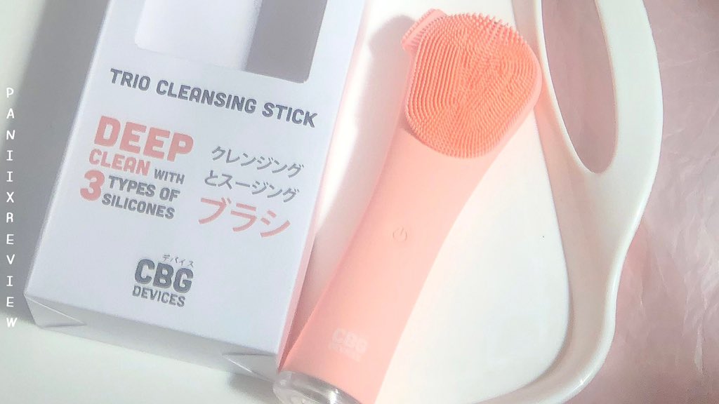 paniixreview's tweet photo. ช่วงนี้ใช้เครื่องล้างหน้าของ #CBGdevices รุ่น trio cleansing stick อยู่คับ✨น้องสีชมพูน่าร้าก♡︎ ไซส์แบบจับถนัดมือ แถมน้องตั้งได้ด้วย หัวแปรงเค้ามี 3 แบบ อันเล็กขัดซอกจมูกได้แบบดีมาก ค่ดสะอาด! น้องปรับความสั่นได้ 5 ระดับ เหมาะกับทุกสภาพผิว ตัวซิลิโคนเป็น food grade ด้วย 🛁✨ https://t.co/j72CKVdA0h