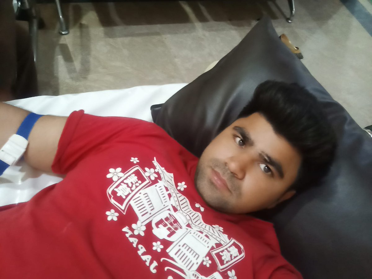 Tsmzg's tweet photo. "خون عطیہ کیجئے زندگی بچائیے"
الحمدللہ ٹیم سرعام #مظفرگڑھ کے جانباز (امیر حمزہ) نے ایمرجنسی میں ایک مریض کو اپنا خون عطیہ کیا الله پاک ان کی نیکی کو قبول فرمائے آمین۔۔پاکستان زندہ باد 🇵🇰#میرا_خون_بھی_حاضر_پاکستان
@iqrarulhassan https://t.co/bPdHzBQP5f
