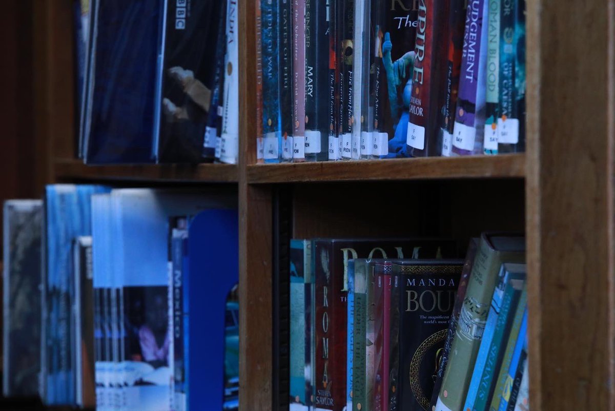 mgs_1515's tweet photo. Starting off the day with #quietstudy and reading in our #libraries - we have an extensive collection of #nonfiction and #fiction books. @mgs_1515 pupils from all year groups take advantage of the Garner and Paton libraries which are open 8am - 6pm on school days. #reading #books https://t.co/ojXl02PLKW