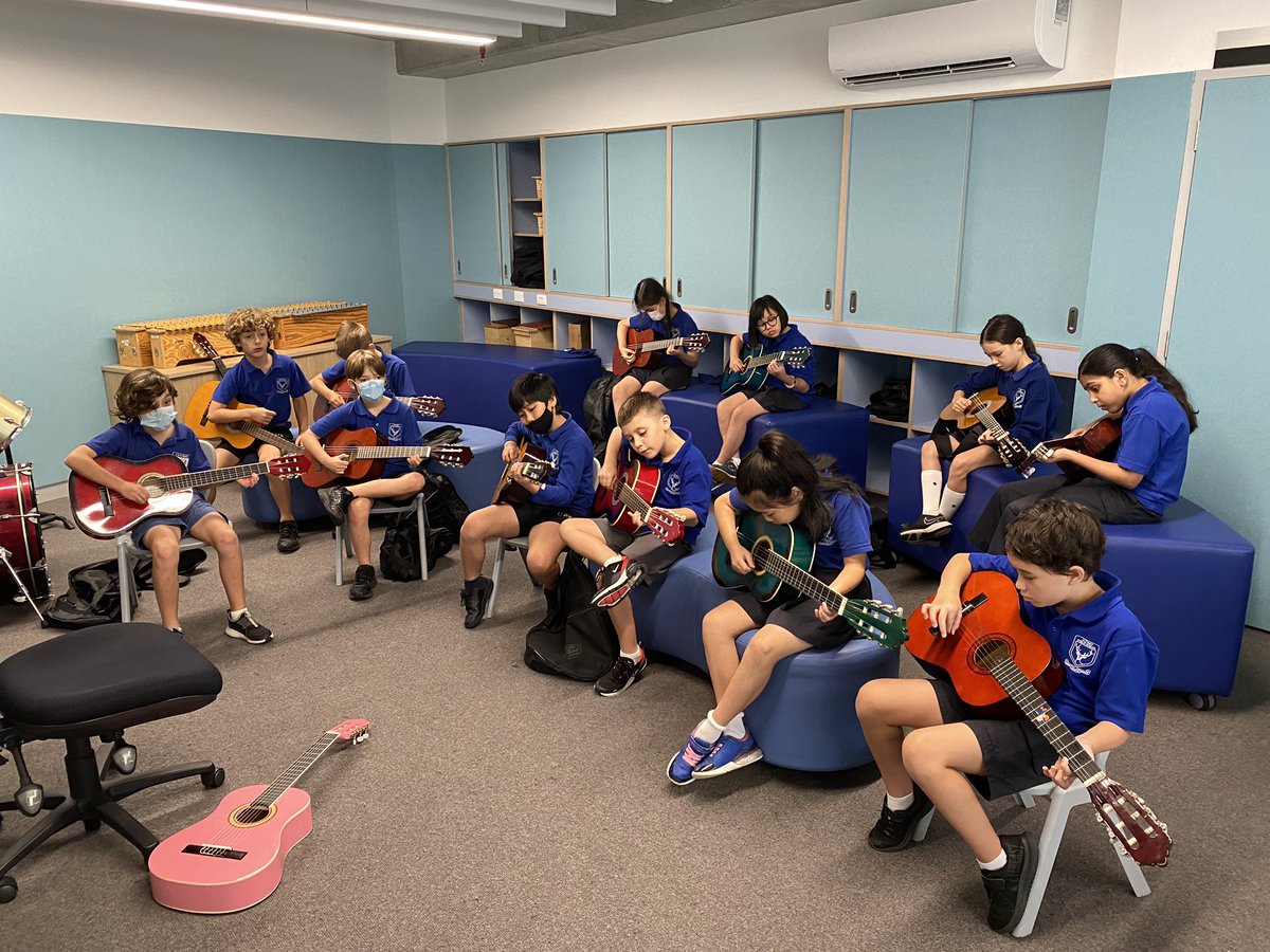 Such a great day rockin Amplify music program and new songs with all students at @ultimoPS as we get everyone playing guitar at school... including the classroom teachers! Woo hooo! 👍👍🤘