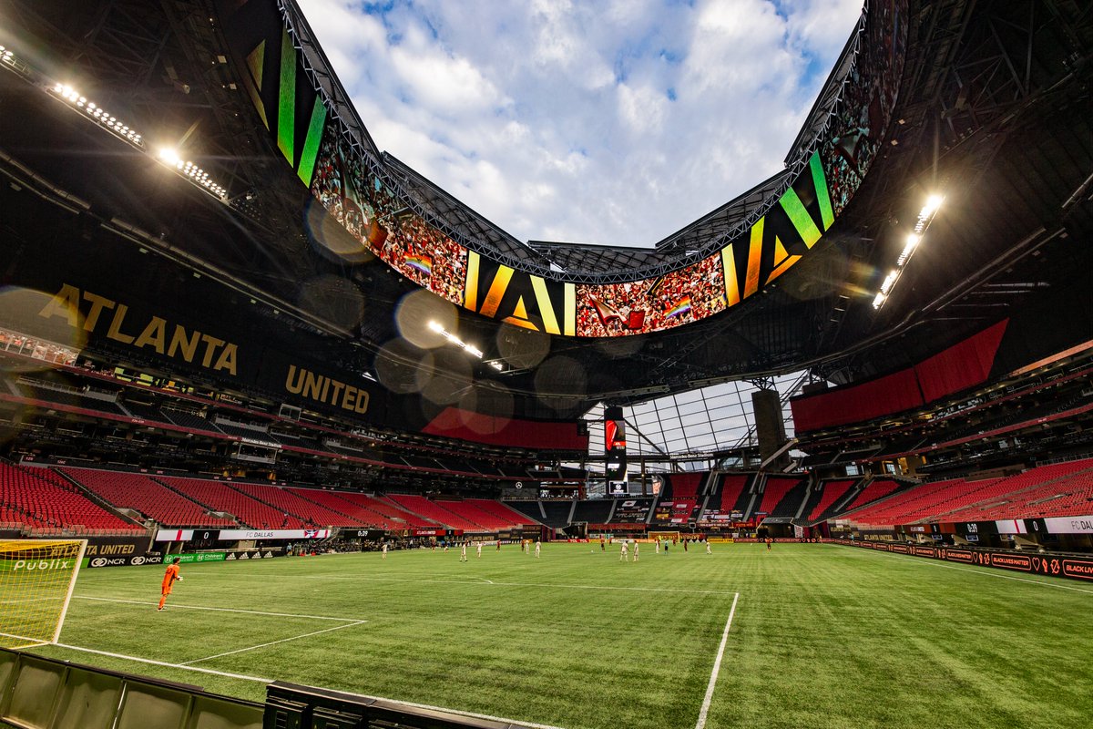 bwin_France's tweet photo. 🇺🇸🇲🇽🇨🇦

🏟️ Petit rappel que la Coupe du Monde 2026 se déroulera aux USA, au Mexique et au Canada ! Nous aurons donc droit à des stades de ce calibre... On a hâte ! 🤩

#WCQ2022 #UnitedByTheGame https://t.co/8uX1TCjYcM