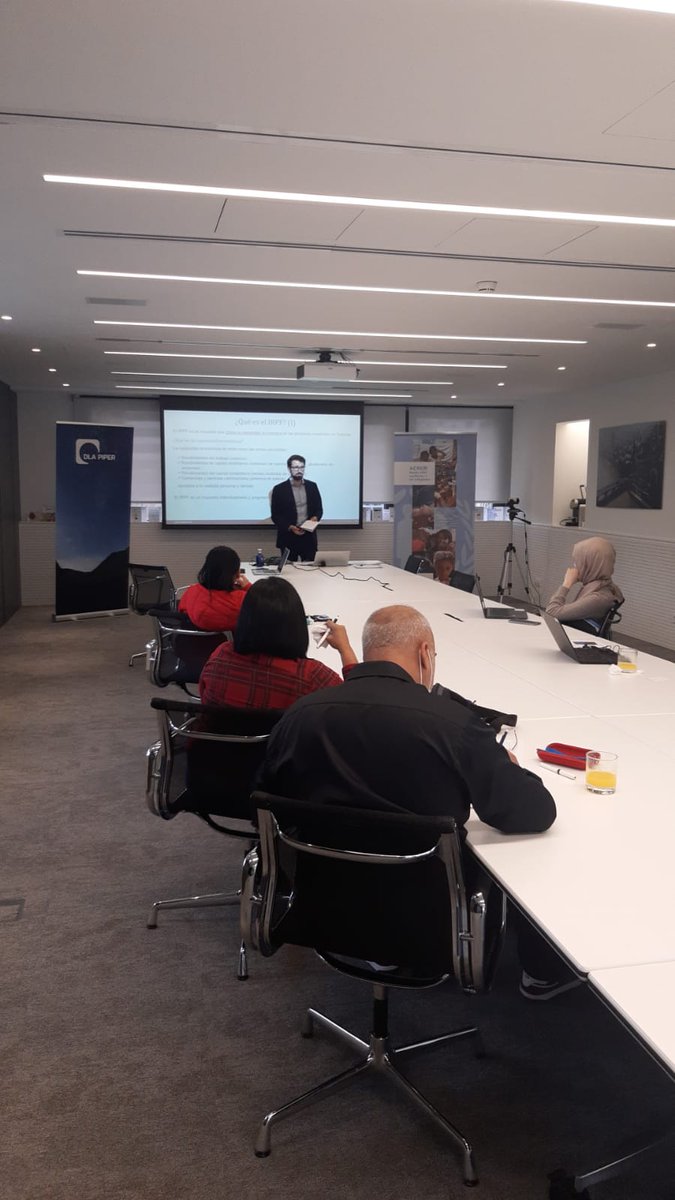 Vuelve #KnowYourRights con <a href="/DLA_Piper_Spain/">DLA Piper España</a>

Retomamos un curso único para #refugiados, solicitantes de asilo y apátridas sobre sus ⚖️derechos en 🇪🇸

Hoy hablamos de finanzas: ¿cómo abro una cuenta bancaria o pido un crédito? ¿Tipos de tarjetas? ¿Declaración de la renta?