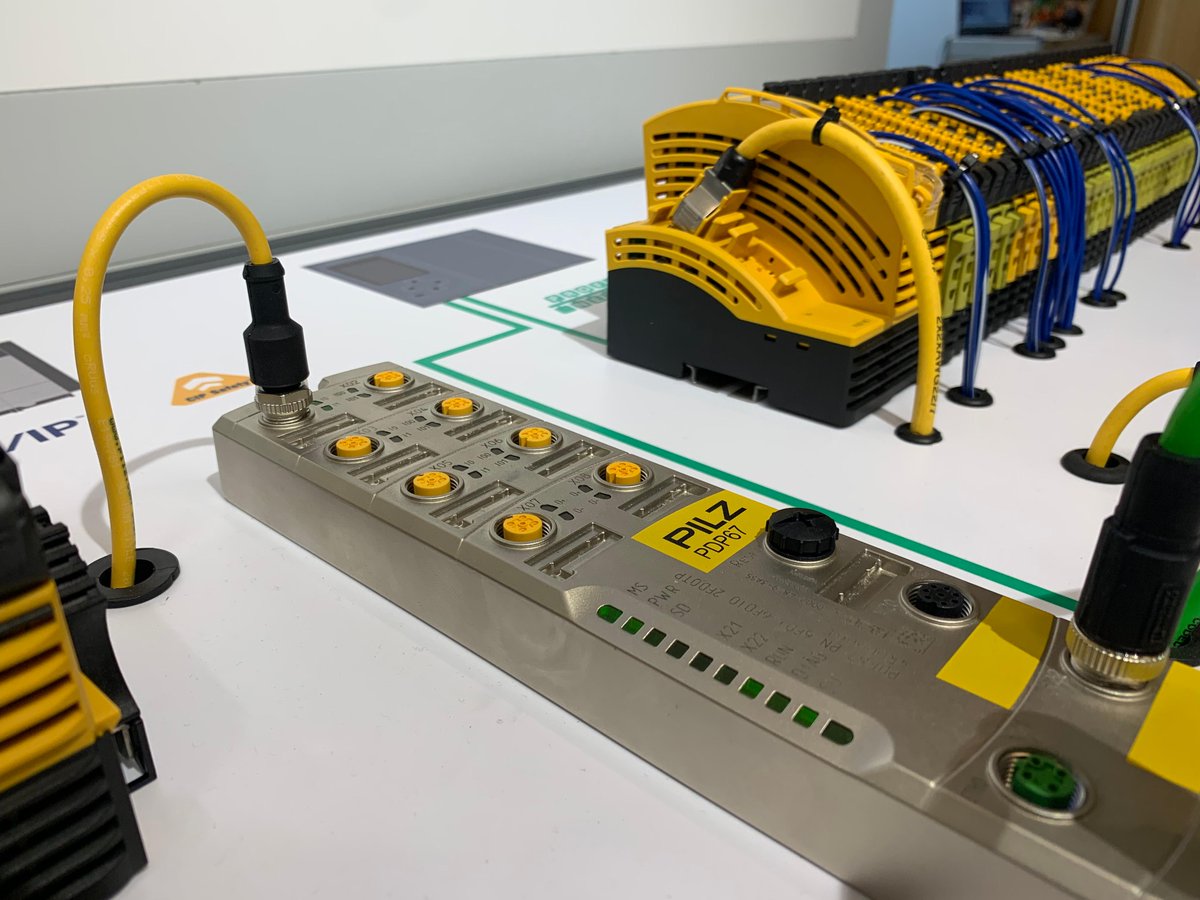 Pilz_ES_PT's tweet photo. ¡Segunda jornada en @AdvanFactories! 🔛 En nuestro stand A123📍 puedes conocer el nuevo módulo PDP67 con Profinet/Profisafe y protección IP67. ¡Alta compatibilidad incluso con dispositivos de terceros, resistencia a ambientes duros y para temperaturas de -30 ºC a 70 ºC!
#AF2022 https://t.co/jYT2vihFsF