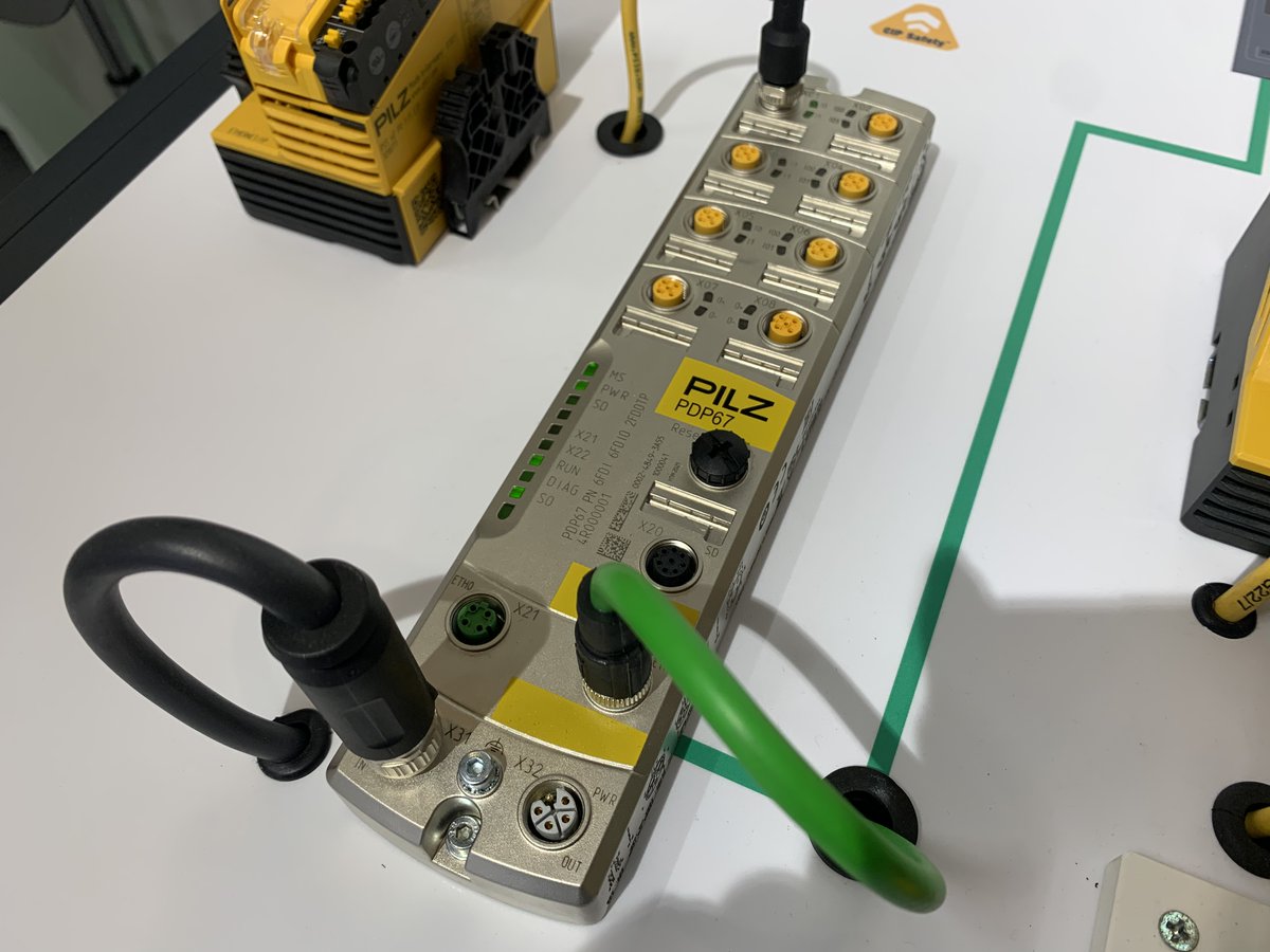 Pilz_ES_PT's tweet photo. ¡Segunda jornada en @AdvanFactories! 🔛 En nuestro stand A123📍 puedes conocer el nuevo módulo PDP67 con Profinet/Profisafe y protección IP67. ¡Alta compatibilidad incluso con dispositivos de terceros, resistencia a ambientes duros y para temperaturas de -30 ºC a 70 ºC!
#AF2022 https://t.co/jYT2vihFsF