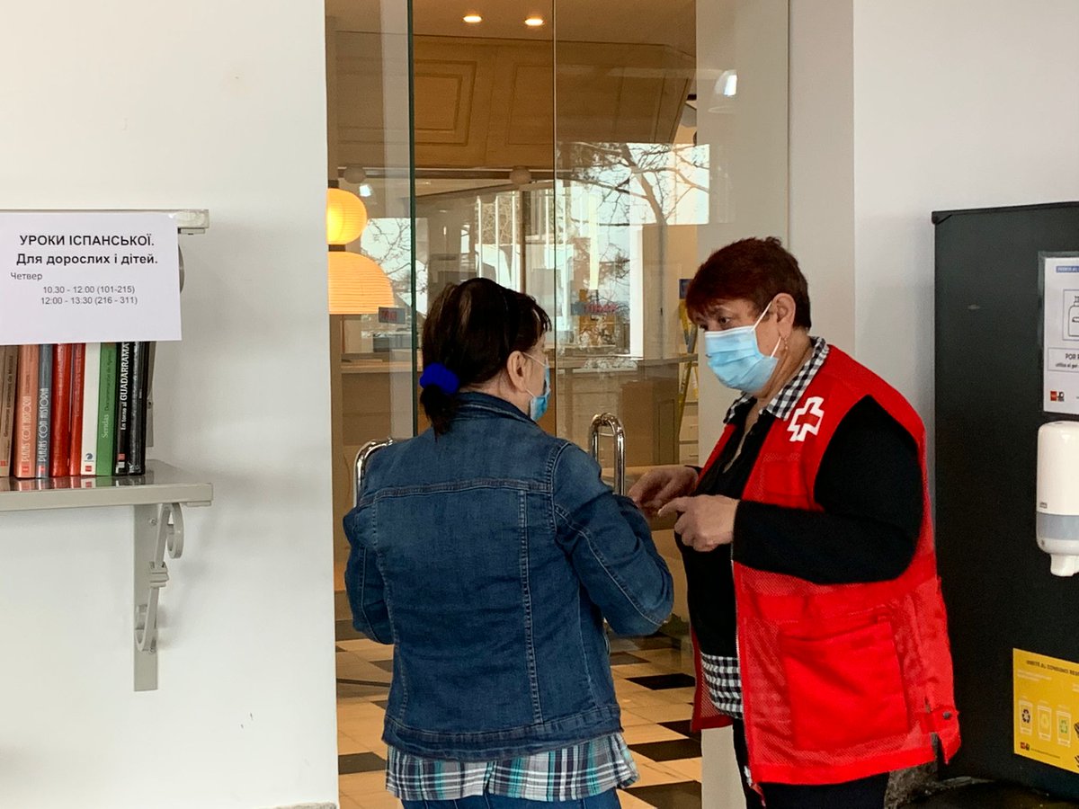 📢 ¿Sabes hablar ucraniano o ruso? Necesitamos personas para nuestro #voluntariado que hablen estos idiomas 🗣️ para ayudar a las personas refugiadas del conflicto de #Ucrania con labores de traducción 📍.

¡Inscríbete! 👉 voluntariadocruzrojamadrid.org/traductores-uk…